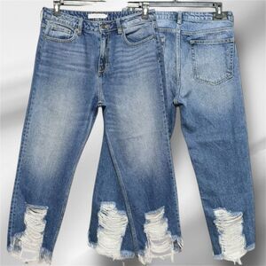 Hidden Jeans(Sold at Buckle)Curvy Women's Size 31 High-Rise Distressed Hem Jeans